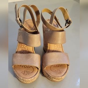 BORN Amore Pebble Taupe Ankle Leather Strap Wedge Sandal, Sz 7